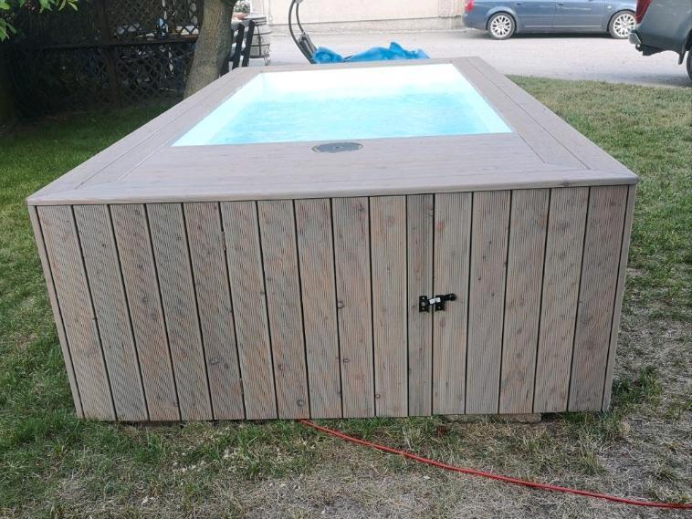 Piscina contenedor con revestimiento de madera - Imagen 4