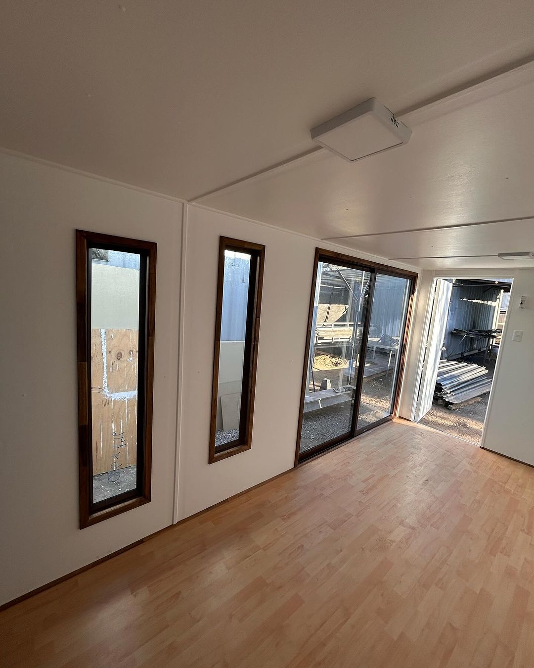 Contenedor de oficina 6×3 m (18 m²) - Imagen 2