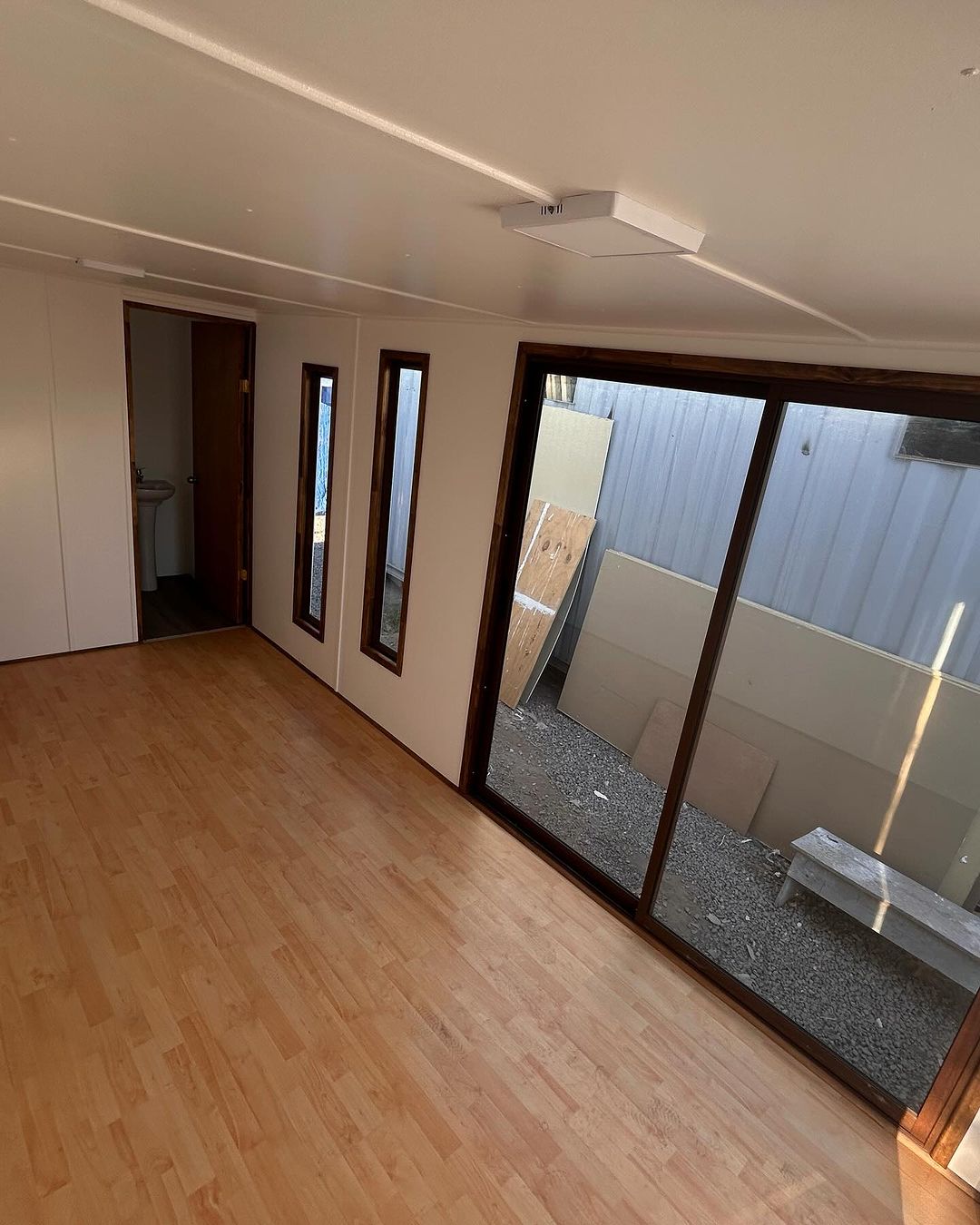 Contenedor de oficina 6×3 m (18 m²) - Imagen 3