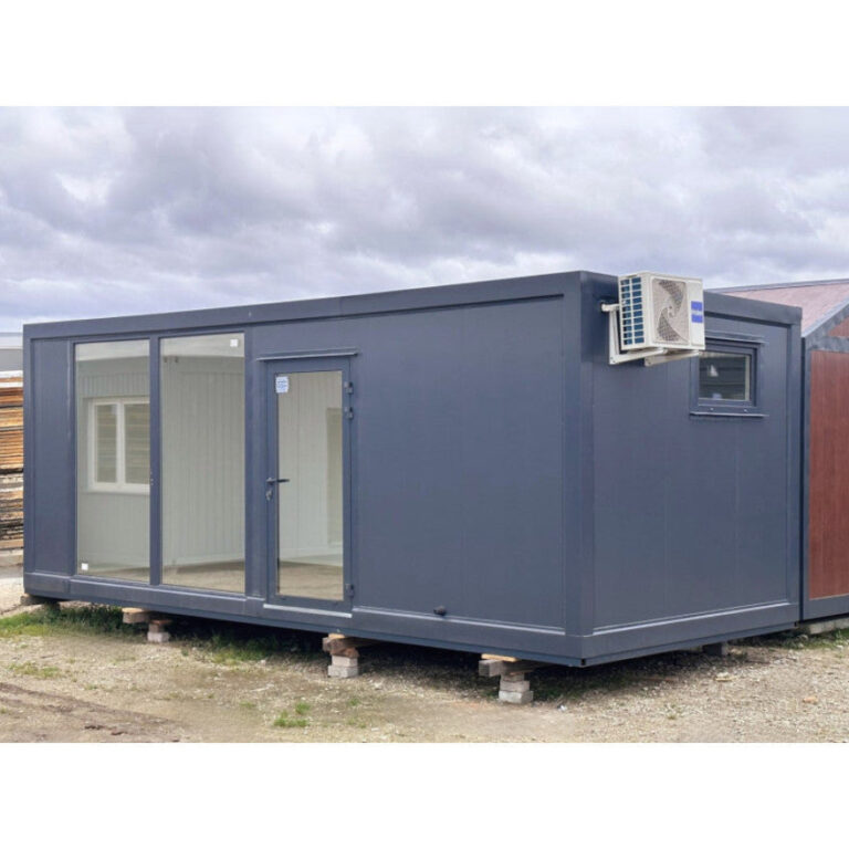 Contenedor elevado 7×3 m con grandes vitrinas, aire acondicionado y baño
