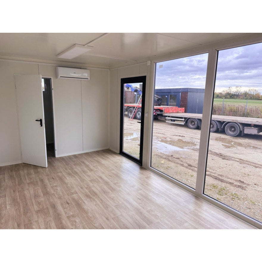 Contenedor elevado 7×3 m con grandes vitrinas, aire acondicionado y baño - Imagen 7