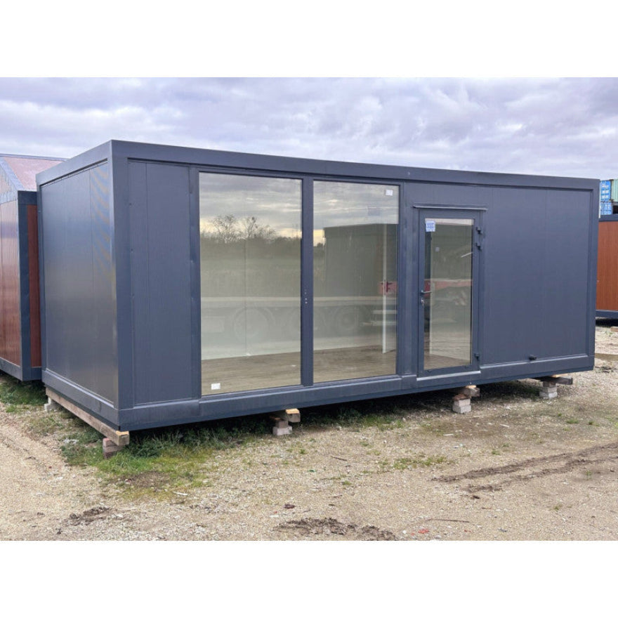 Contenedor elevado 7×3 m con grandes vitrinas, aire acondicionado y baño - Imagen 6