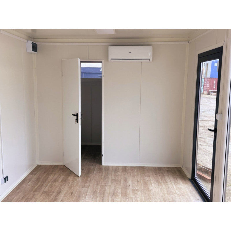 Contenedor elevado 7×3 m con grandes vitrinas, aire acondicionado y baño - Imagen 8
