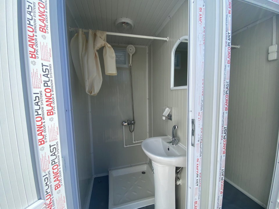 Contenedor sanitario 1,30 x 2,05 m con ducha doble - Imagen 2