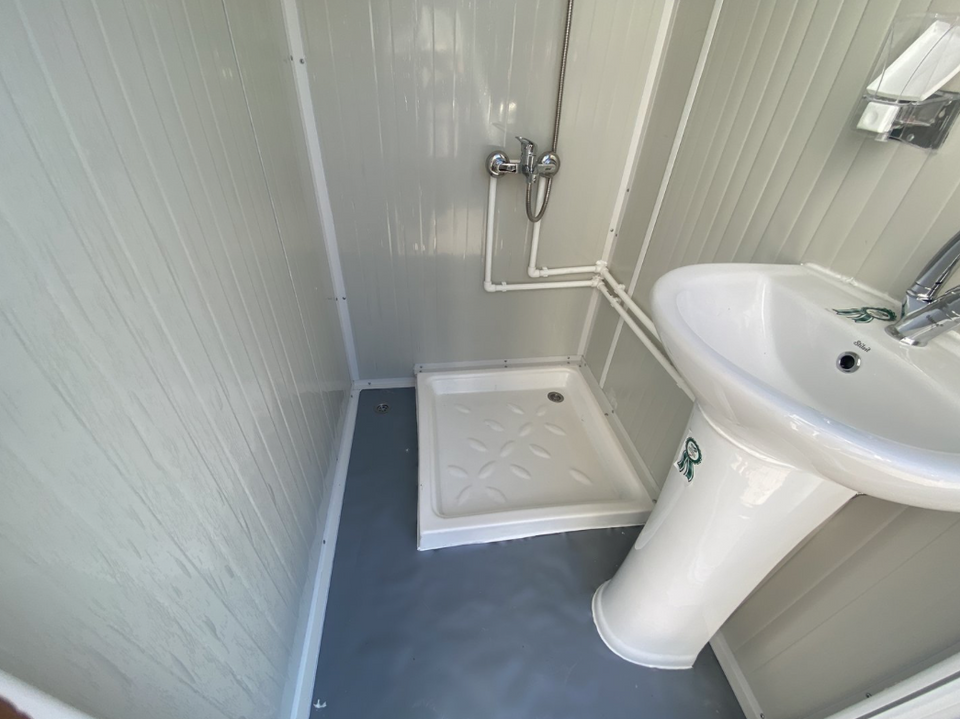 Contenedor sanitario 1,30 x 2,05 m con ducha doble - Imagen 3